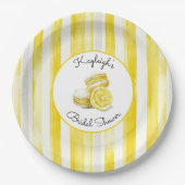 Zitronengelbe Streifen Macarons Brautparty Pappteller (Vorderseite)