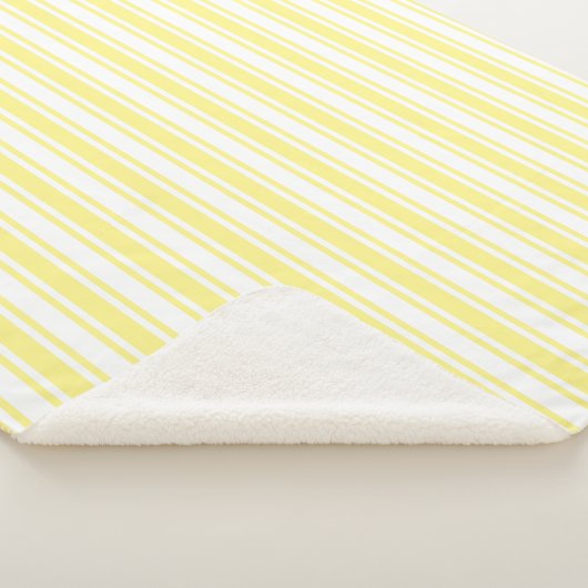 Zitronengelbe und weiße Süßigkeitsstreifen Sherpadecke (3/4)