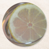 Zitronenscheibe schwimmend im Wasser Runder Pappuntersetzer (Vorderseite)