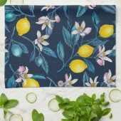 Zitronenzweige mit Blüten und blauen Früchten Geschirrtuch (Gefaltet)