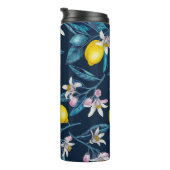Zitronenzweige mit Blüten und blauen Früchten Thermosbecher (Nach rechts gedreht)