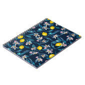 Zitronenzweige mit Blüten und Früchten auf blau, n Notizblock (Linke Seite)