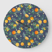 Zitrusfrüchte: Orangen mit tropischem Flair Große Wanduhr (Vorderseite)