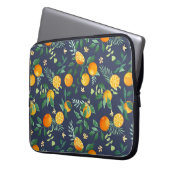 Zitrusfrüchte: Orangen mit tropischem Flair Laptopschutzhülle (Vorderseite Links)