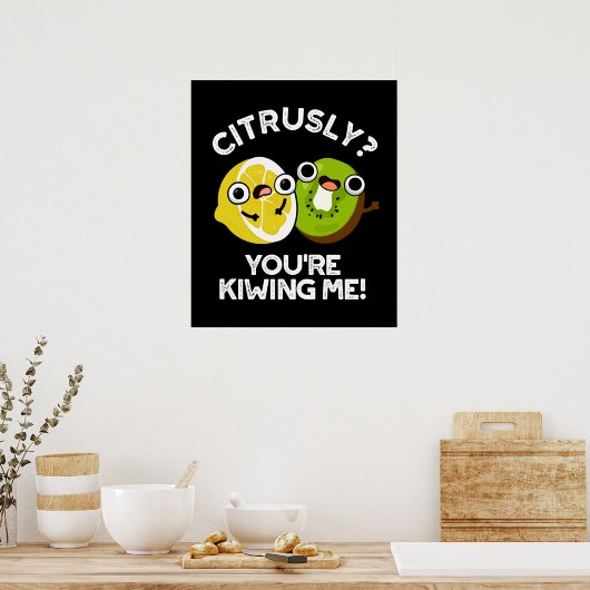 Zitrusfrüchtige Kiwiing Me Funny Fruit Pun Dark BG Poster (Küche)