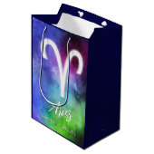 Zodiac: Aries Dates Mittlere Geschenktüte (Vorderseite Schrägansicht)