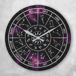 Zodiac Calendar | Sternzeichen-Zeichen für Astrolo Große Wanduhr<br><div class="desc">Ein elegantes und modernes Zodiakornament mit einem runden astrologischen Kalender mit einem tiefen Hintergrund und einem wunderschönen lila Nebel. Der Zodiakkreis zeigt alle 12 Sternzeichen und ihre Konstellationen. Das ist ein wunderbares Geschenk zum Thema Astrologie.</div>