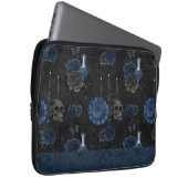 Zodiac Magic | Dark Navy Blue Gothull Rose Laptopschutzhülle (Vorne Rechts)