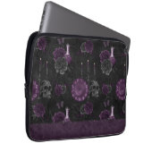 Zodiac Magic | Dunkle Lila Pflaumengotik Rose Laptopschutzhülle (Vorne Rechts)