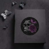 Zodiac Magic | Dunkle Lila Pflaumengotik Rose Runder Aufkleber