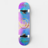 Zodiac Sign Virgo Gold im farbenfrohen Hintergrund Skateboard (Vorderseite)