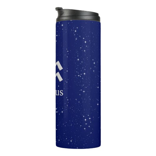 Zodiac-Symbol für Aquarius auf Deep Midnight Blue Thermosbecher (Nach rechts gedreht)