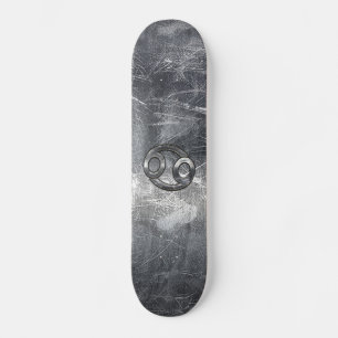 Zodiac-Symbol für Krebs in gestörter Dekoration Skateboard