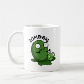 Zom-Big Zom-Small Funny Halloween Zombie Pun Kaffeetasse (Links)
