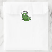 Zom-Big Zom-Small Funny Halloween Zombie Pun Runder Aufkleber (Tasche)