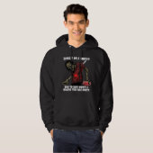 Zombie an einem HaushaltsHalloween Hoodie (Vorne ganz)