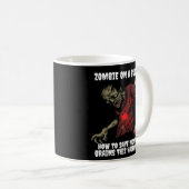 Zombie an einem HaushaltsHalloween Kaffeetasse (VorderseiteRechts)