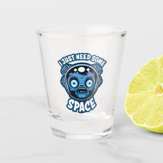 Zombie Astronaut braucht etwas Platz Schnapsglas (Vorderseite)