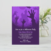 Zombie Hands Lila Castle Halloween-Party Einladung (Stehend Vorderseite)