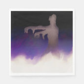 Zombie in Nebel mit Lila NebelHalloween Serviette (Vorderseite)