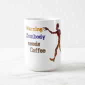 Zombie Needs Coffee Verwandlungstasse (Zentrum)
