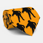 Zombie-Silhouette-orange Power-Krawatte Krawatte (Gerollt)