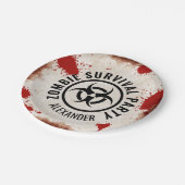 Zombie-Überlebungs-Party mit rostigem Zeichen und  Pappteller (Schrägansicht)