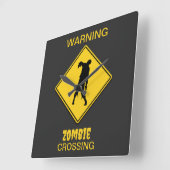 Zombie Warning Halloween Quadratische Wanduhr (Winkel)