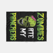 Zombies Ate My Pancreas Diabetes Awareness Hallowe Fleecedecke (Vorderseite (Horizontal))