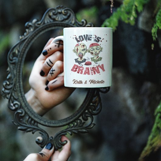 Zombies-Liebe ist braines Halloween-Monogramm Kaffeetasse