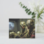 Zombies sehen russische Fernsehpropaganda Postkarte (Stehend Vorderseite)