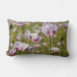 Zomers veld met  lila bloemen in bloei. lendenkissen