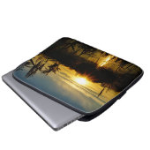 Zonsondergang bij een meertje met rietpluimen. laptopschutzhülle (Vorne Knopf)