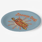 Zoomie Dog Flying Hot Dog Cartoon - Fun Retro Pappteller (Schrägansicht)