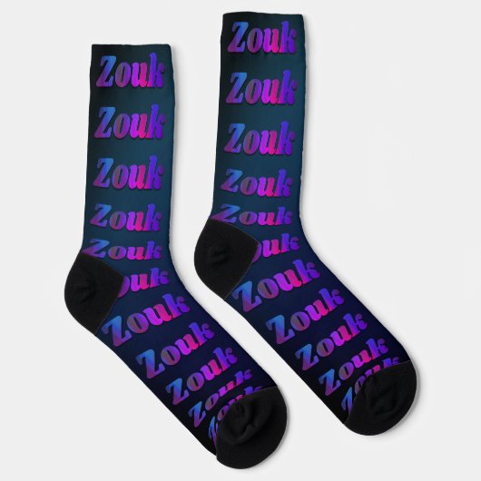 Zouk tanzt in lila, roten, blauen Buchstaben Socken (Rechts)