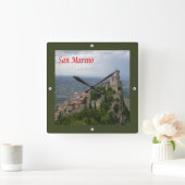 zSM007 MONTE TITANO Panorama, San Marino, Quadratische Wanduhr (Zuhause)