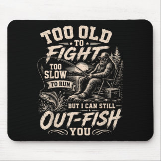 Zu alt, um Bigfoot zu bekämpfen und zu überfischen Mousepad