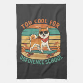 Zu cool für die Hundeschule Skateboard Geschirrtuch (Vertikal)