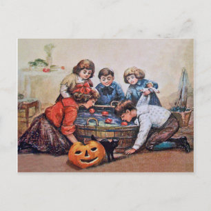 Zu Halloween kochen Kinder für Äpfel Postkarte