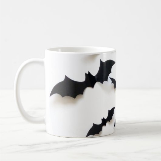 Zu Halloween nur Fledermäuse. Kaffeetasse (Links)