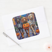 Zu Halloween-Trick oder -Behandlung von Hunden aus Quadratischer Aufkleber (Umschlag)