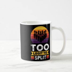 Zu lehnen, um den lustigen Bowling Bowler zu spalt Kaffeetasse