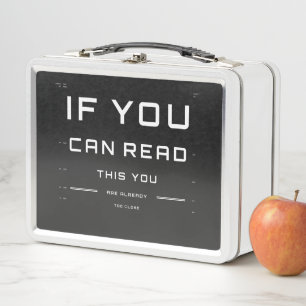 Zu nahe Augen-Prüfung auf weißem Lunchbox