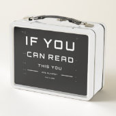 Zu nahe Augen-Prüfung auf weißem Lunchbox (Rückseite)