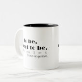 Zu sein oder nicht Schwarz-weiß zu sein Zweifarbige Tasse (Vorderseite Links)