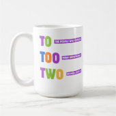 Zu zwei Grammatik - Funny Homophone Pun Geschenk Kaffeetasse (Links)