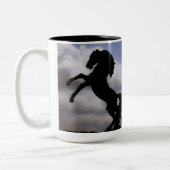 Züchtung des Pferds Zweifarbige Tasse (Links)