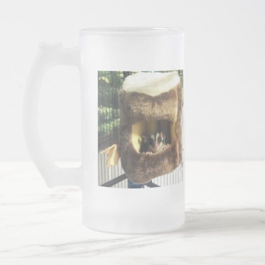 Zuckergrüber in Furry Tree Truck Hängebett Mattglas Bierglas (Links)