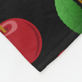 Zuckerkirschen-Muster auf Schwarz-w-Name-Monogramm Fleecedecke (Ecke)