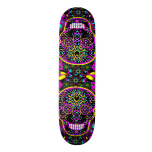 Zuckerschädel im Neonrosa Skateboard